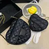 Designers de luxo mini Bolsas de sela Bolsas de coração Bolsa corpo cruzado Pele de cordeiro Pele de cordeiro Pochette cc Meia lua Carteiras clutch masculina Kits de higiene pessoal Bolsa de ombro bolsa tote