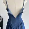 Günlük elbiseler kadınlar seksi düz renk spagetti kayışları bel sıkı bodycon mini denim pileli elbise askısız kısa kadın