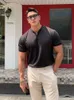 Мужская половая мода Summer Fashion Trend Sports Fitness Leisure Простая мужская футболка Сплошная рыбака с коротким рукавом V Sece Top Men's Polo рубашка 230710