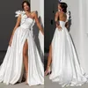 Sexy una línea de vestidos de novia para la novia con volantes de un hombro vestido de novia de satén Slit Backless vestidos de novia de diseñador tren de barrido