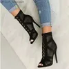 Scarpe vestiti Nuova sfilata di moda in tessuto nero in tessuto croce sexy sandali con tallone ad alto tacco da donna scarpe da donna pompa sandali di punta di punta di piedi net z230712