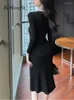 Abiti casual Beiyingni Abito lungo maglione Donna Colore incantesimo Elegante Vintage Slim scollo a V lavorato a maglia Womans Black Chic Vestidos