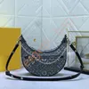 Mode Half Moon Bags Luxury Crossbody Bags Designer Väskor för Waman Högkvalitativa axelväskor Klassiska Moon Baguette -väskor präglade kedjepåse Kopplingspåsar Kvinnor Purse