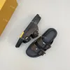 Tasarımcı Sandalet Erkek Terlik Eğitmeni Katır Slaytlar Yaz Açık Moda Sandal Toka Metalik Deri Slipper Plaj Ayakkabı Kutusu