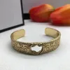 Modestil armband kvinnor armband armbandsband manschettkedjedesigner brev smycken 18k guld pläterad rostfritt stål bröllopälskare gåva armband cgb-018