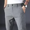 Pantaloni da uomo Primavera Estate Seta di ghiaccio Casual Classico Sottile Slim Fit Pantaloni da abito elasticizzati dritti Abbigliamento da uomo di marca