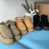 Tasarımcı Botlar Kabarık Kar Botları Tasman UG Boots 54 Mini Kadın Kış Avustralya Platformu Boot Terlik Ayak Bileği Yün Ayakkabıları Koyun Dinini Gerçek Deri Klasik Kökte