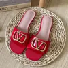 High Quality Flat Heel Slippers Summer Lazy Fashion Metal V Buckle Sandals Designer Patent Leather One Word Slippers Casual Outdoor Beach Slippers