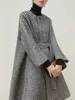 Mezclas de lana para mujer Lautaro Otoño Invierno Abrigo de lana en zigzag blanco y negro Fajas para mujer Una línea Suelta Elegante Pasarela con estilo Moda coreana 2022 HKD230712