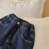 Джинсы Осенний корейский стиль детей твердый цвет свободные джинсы 1 7 лет мальчики девочки модные короткие джинсовые штаны 230711