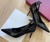 Simplicité Femmes chaussures formelles décoration talons hauts LOVE femmes en cuir verni Pointy Toe cuirs fête de mariage Lady Stiletto Heels Casual Footwear