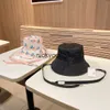 Szerokie brzegi czapki wiadra hats designer kadłubowy czapkę płaska kapelusz luksusowe regulowane czapki szerokie krawędzi Brim HATS Fashion Summer Beach kapelusz z literami dla mężczyzn kobiety x0712