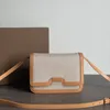 2023 Hochwertige Designer-Taschen Monogramm Verschluss und in gebräuntem körnigen Leder-Umhängetaschen Mini Women Crossbody Bag mit Schachtel gefertigt