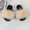 Tofflor Fashionabla plysch fluffiga tofflor kvinnor fuskpäls rutschkana strand lurviga sandaler fuskpäls reglage vacker flicka fluffiga skor kvinna T230712