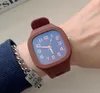 Нарученные часы 2023 Fashion Square Watch Женские спортивные часы чернокожие силиконовые группы Quartz Ladies Gilrs студенты