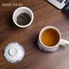 Kubki ze spodkami styl ceramiczny mistrzowski kubek z pokrywką kolor emalii herbata filtr wewnętrzny o dużej pojemności filiżanka do herbaty chiński zestaw dostaw 230711