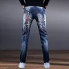 Jeans da uomo Versione coreana Mens di alta qualità Caviglia Lunghezza Sexy strappato Slim Mess Pittura Stampa Jeans da strada alla moda; 230711