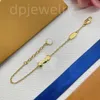 2023 women designer bracelet luxury diamond charm bracelet fashion trendy letter v pendant gold jewelry accessories 202 2 clover bracelet