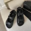 designersko Kvinna Sandaler Slingback Plattform Pappa Sandal Skor Läder Kalv quiltade Slides Sommar farfar lyx Sandles för kvinnor Beach Strap sandal D2zh#