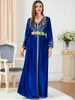 Etniska kläder Vinter sammet Muslimska Maxiklänningar För Kvinnor 2023 Abaya Lyx Arabiska Dubai Kaftan Klänning Islam Pakistanska Kläder Vestidos