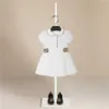 Flickans klänningar Nya modeflickor Summer Dress Cotton White Turndown Collar härliga casualkläder Barn Vestidos Ficka för barn 1-7 århkd230712