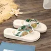 Hausschuhe 2023 Sommer Blumendruck Frauen Böhmische Satin Strap Plattform Keil Flip-Flops Outdoor Dicken Boden Strand Schuhe