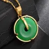 Hänge halsband kungliga vintage design imitation jade grön rund utskärning blommig halsband kvinnor fest tillbehör par dag gåva smycken hänge hkd230712