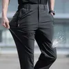Мужские брюки Большой размер мужские летние брюки Большой размер шелк шелк, дышащие прямые брюки с прямыми ногами 6xl Quick Elastic лента Черные брюки J230712