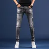 Jeans Masculino Masculino de Alta Qualidade Slimfit Estampado Leve Luxo Calças Jeans Elásticas Rasgadas Riscadas Street Korea Versão Casual 230711