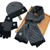 Nieuwe Mode Ontwerper Hoeden Handschoenen Sjaals Sets Muts Heren Herfst winter outdoor warm houden gebreid Klassieke bijpassende dames geruite handschoenen sjaal Skull Caps boxed 3-delige set