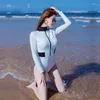 Dambadkläder 2023 Est Kvinnor One Piece Vintage Sexig Långärmad Monokini Sport Surfdräkt Höghalsad Kvinna Vita Rashguards