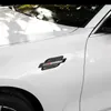 Yeni 2pcs araba tarafı çamurluk amblem çıkartmaları karbon fiber tarzı otomatik yaprak tahtası yan hava akışı havalandırma havalandırma spor çıkartmaları araba dekor aksesuarları