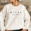 Felpe con cappuccio da donna Wifey EST 2023 Felpa Addio al nubilato Regalo Fidanzamento Fidanzato Felpe Regali di nozze Pullover grafici da donna