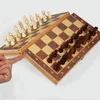 Jeux d'échecs Jeu d'échecs en bois Grand plateau magnétique pliant avec 34 pièces d'échecs Intérieur pour le stockage Jeu de société de voyage portable pour enfant 230711