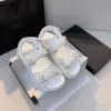 Designer Frauen Sandales Slingback Plattform Dad Sandalen Schuhe Leder Kalb gesteppte Folien Sommer Grandad Luxus Sandale Rund Strand Schnalle Riemen Weiche W3KF #
