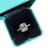 Anello con diamanti di design Anello nuziale da donna di lusso Anelli di fidanzamento di alta qualità Gioielli con scatola regalo di Natale282l