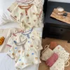 Pigiama 2023 Estate Bambini Ragazzi Clorhes Set Cartone animato Orso Fiori Pantaloncini stampati Abito manica corta Infant Boy Loungewear 230711