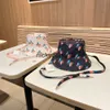 Szerokie brzegi czapki wiadra hats designer kadłubowy czapkę płaska kapelusz luksusowe regulowane czapki szerokie krawędzi Brim HATS Fashion Summer Beach kapelusz z literami dla mężczyzn kobiety x0712