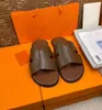 Lato Izmir Sandals Buty gumowe slajdy plażowe Mężczyźni Mężczyźni Lekki poślizg na skórzanych brązowych czarnych kapciach Kapcie Comfort Man Chodziny Chłopcy Flip Flip Flip Flip 38-46 Pudełko