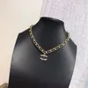 Женщины бренд ювелирные украшения подвесное ожерелье Двойной буквы дизайнера Ccity золотые серебряные ожерелья девочка Чокер Man 7673434