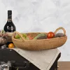 Тарелка лозы сплетен ретро водяные фрукты, корзина овощные хлеб, кухонный обеденный стол, большой бассейн