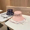 Hoeden met brede rand Emmerhoeden Ontwerper Emmerhoed String Flat Cap Luxe verstelbare petten Brede rand Emmers Hoeden Mode Zomerstrandhoed met letters voor heren Dames x0712