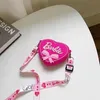 أكياس مسائية كاواي عملة محفظة القلب الوردي شكل محفظة السيليكون محفظة الكتف حزام الأطفال ألعاب الفتيات للأطفال هدية 230712