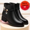 Bottes noires chaudes en peluche femme bottes courtes hiver femmes bottines perlées cristal fermeture éclair femme plate-forme chaussures dame Chelsea L230704