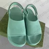 chaussures de designer flatform sandale en plein air pantoufle mules femmes chaussures d'été en caoutchouc pantoufles de plage plat semelle épaisse salle de bain maison chaussures trou noir carthame NO448