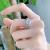 Cluster Rings Europeu e Americano Quadrado 8 Zircão Anel Personalidade Mosan Diamond Wish Casamento Feminino