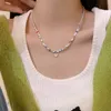 Sydkoreas nya avancerade designkänsla Färgglada pärlkedja kedja insidal trasiga silverpar älskar halsband för kvinnor