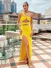 カジュアルドレス2023夏の黄色の女性セクシーな肩のボディコンミッドカーフドレスファッションガールズのハイストリートバースデーパーティー