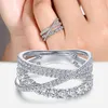 Huitan Einfache Kreuz Twist Design Hochzeit Ringe für Frau Voll Gepflastert CZ Stein Exquisite Weibliche Finger-ring Aussage Schmuck heißer