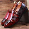 Mäns klassiska krokodilkorn Mikrofiber läder casual skor Mens Buckle Party Wedding Loafers Moccasins Män som kör lägenheter
